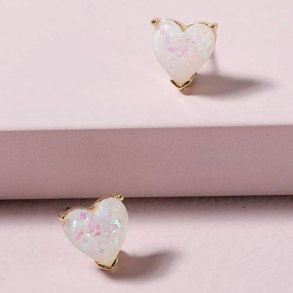 Dainty heart earrings - Picture 2 of 2